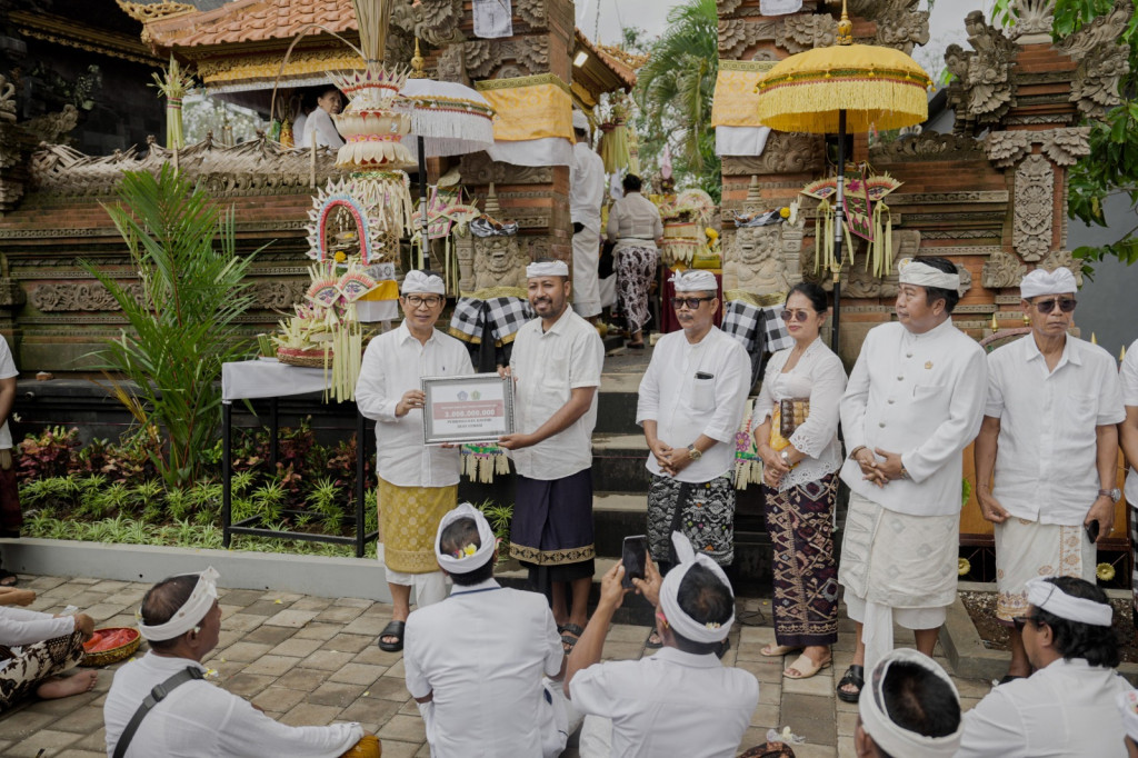 Karya Ngenteg Linggih Kantor Perbekel Desa Cemagi